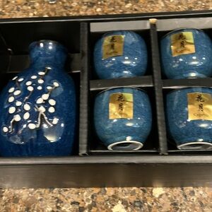 NWT Japanese Kagetsu Sake Bottle and 4 cups Navy/Teal